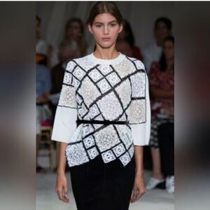 Oscar Dela Renta Chic Black and White Lace Top size M